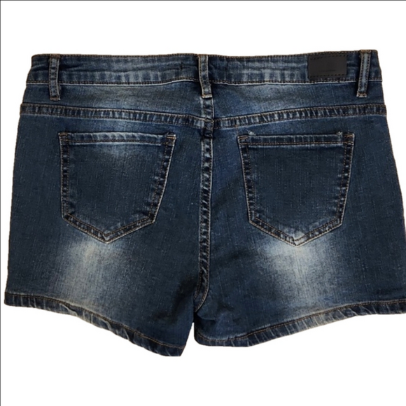 Juniors Red Denim Couture distressed shorts size L. - Picture 4 of 9